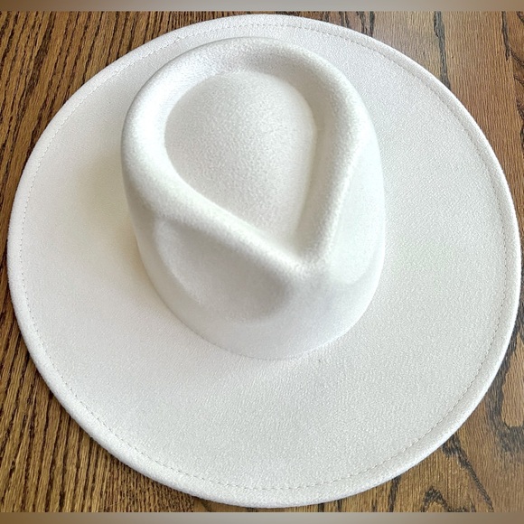 Kindred Bravely Accessories - Kindred NWT Cream/Off White Fall Wide Brim Fedora Hat Adjustable Size